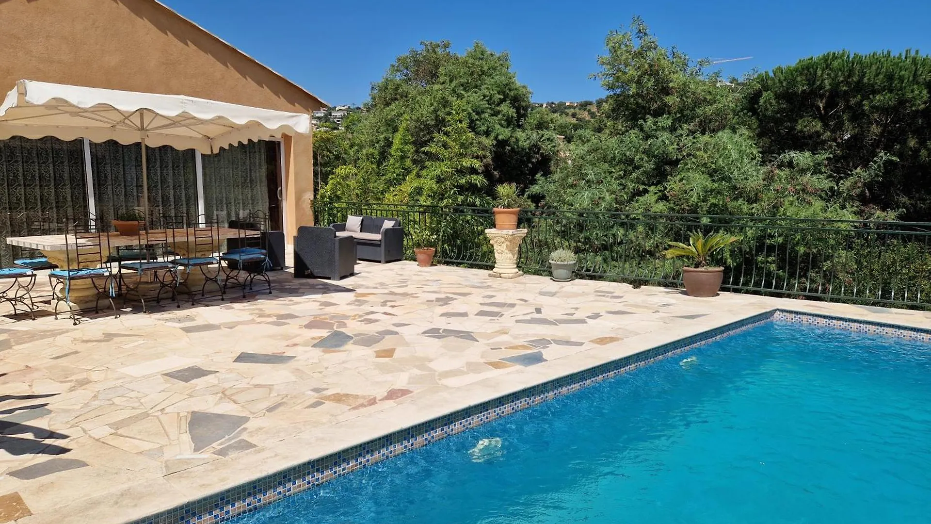 Villa Sambracitaine contacts